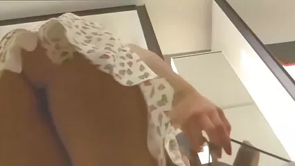L'asino nonne italiane maiale è così dolce che l'allenatore è stato sedotto.