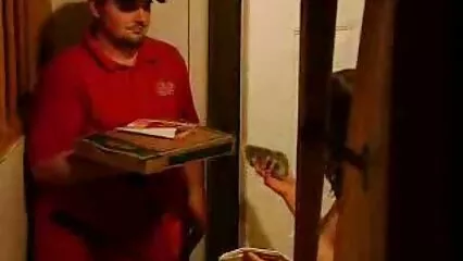La milf instancabile è pronta per altri 20 anni a farsi i buchi. troie italiane al mare