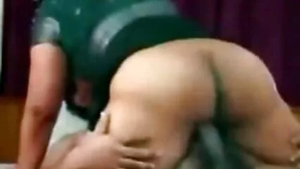 È ora di troie vecchie italiane pagare le bollette.
