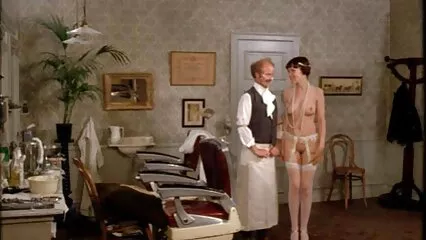 Il cowboy del ranch ha messo la troie amatoriali italiane sexy signorina nel cancro e l'ha fritta correttamente.