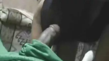 Un bicchiere di italiane puttane whisky per stimolare la figa.