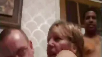 La ragazza tatuata ha bisogno di una scopata sfacciata. troie italiane video