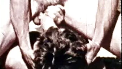 Come se dalle canzoni video amatoriali mogli troie di Lyube discendessero.