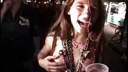 Lo video donne porche italiane stilista si è rivelato per niente gay, cosa di cui la moglie infedele si è solo rallegrata.